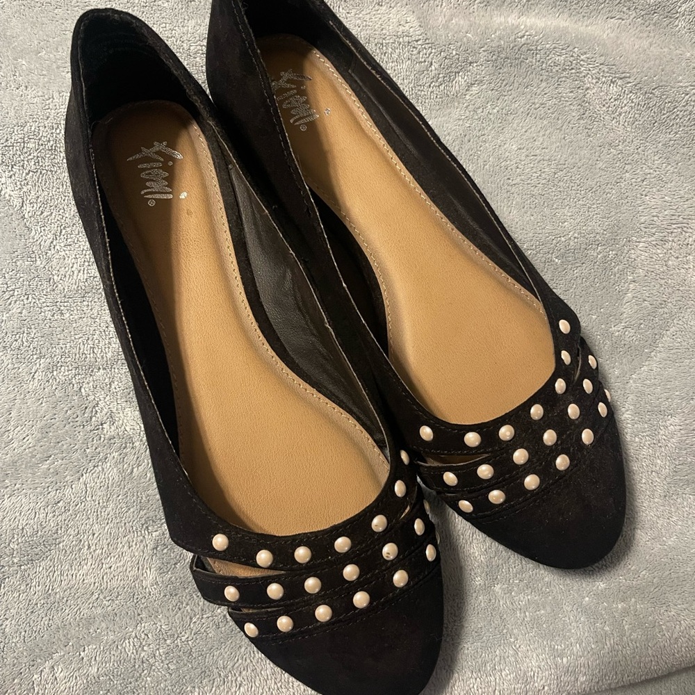 Fioni Black Flats with Rounded Toe and Decorative Studs
